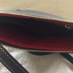 Dooney & Bourke Bags - Dooney & Bourke Crossbody purse Dooney & Bourke Bags - Dooney & Bourke Crossbody purse